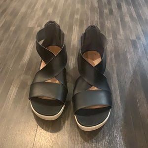 Black universal thread sandals. Size 8